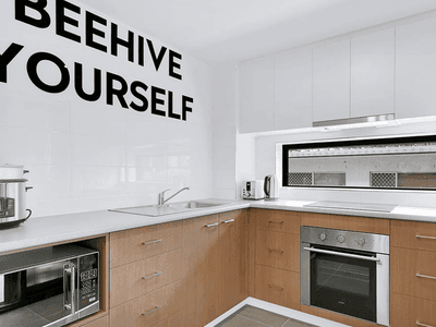 Hive - 109 Sir fred Full kitchen