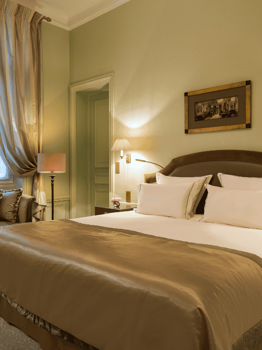 Élégante suite Deluxe Parisienne à l'Hôtel Westminster à Paris