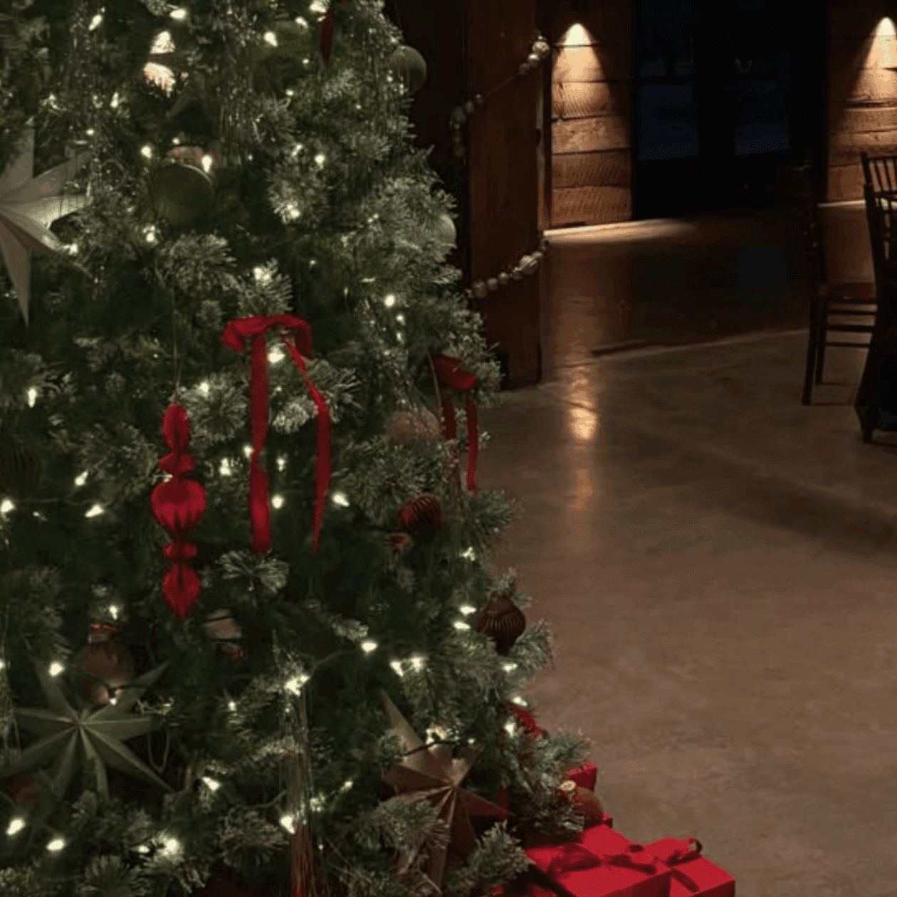 Decorated Christmas tree and presents at The Stonebreaker.