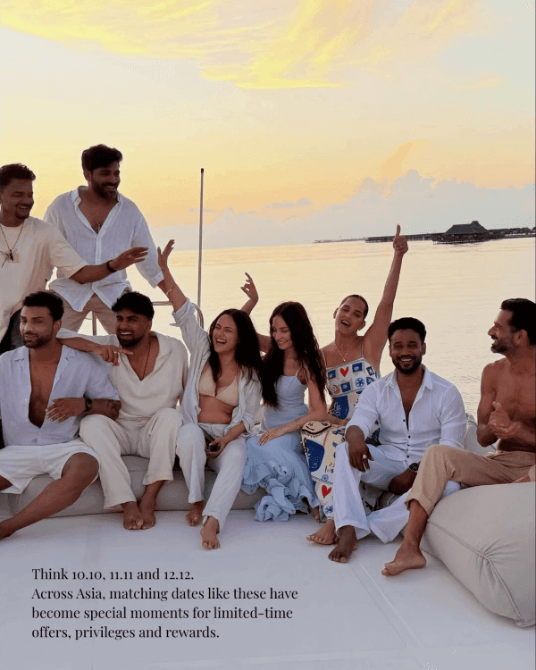 A group of friends on the pristne beach in the Maldives