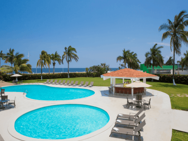 Close-up of the pool area of Gamma Campeche Malecon