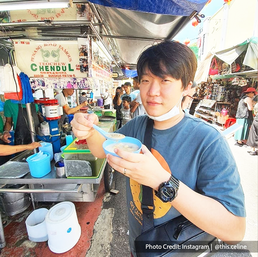 a male customer was enjoying his cendol at Penang Road Famous Teochew Chendul