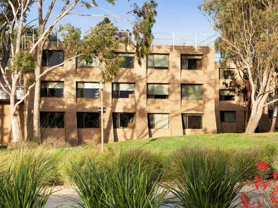 Chisholm College