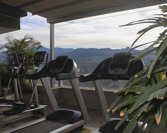 Gym with equipment's with landscape view, Diez Hotel Categoría