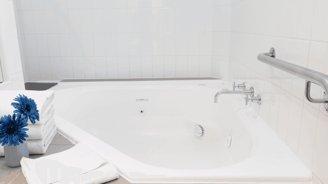 Jacuzzi bath in Junior Suite at Novotel Perth Langley