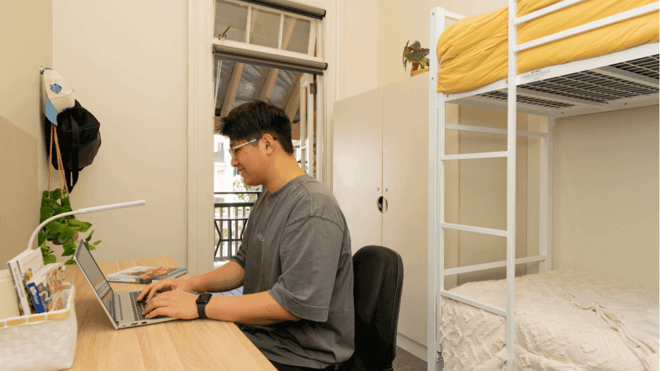 UniLodge Herston Double Bunk Room - Study Desk