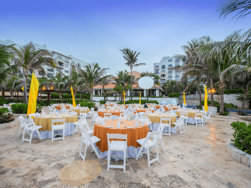 Outdoor dining area near the pool at FA Condesa Cancún