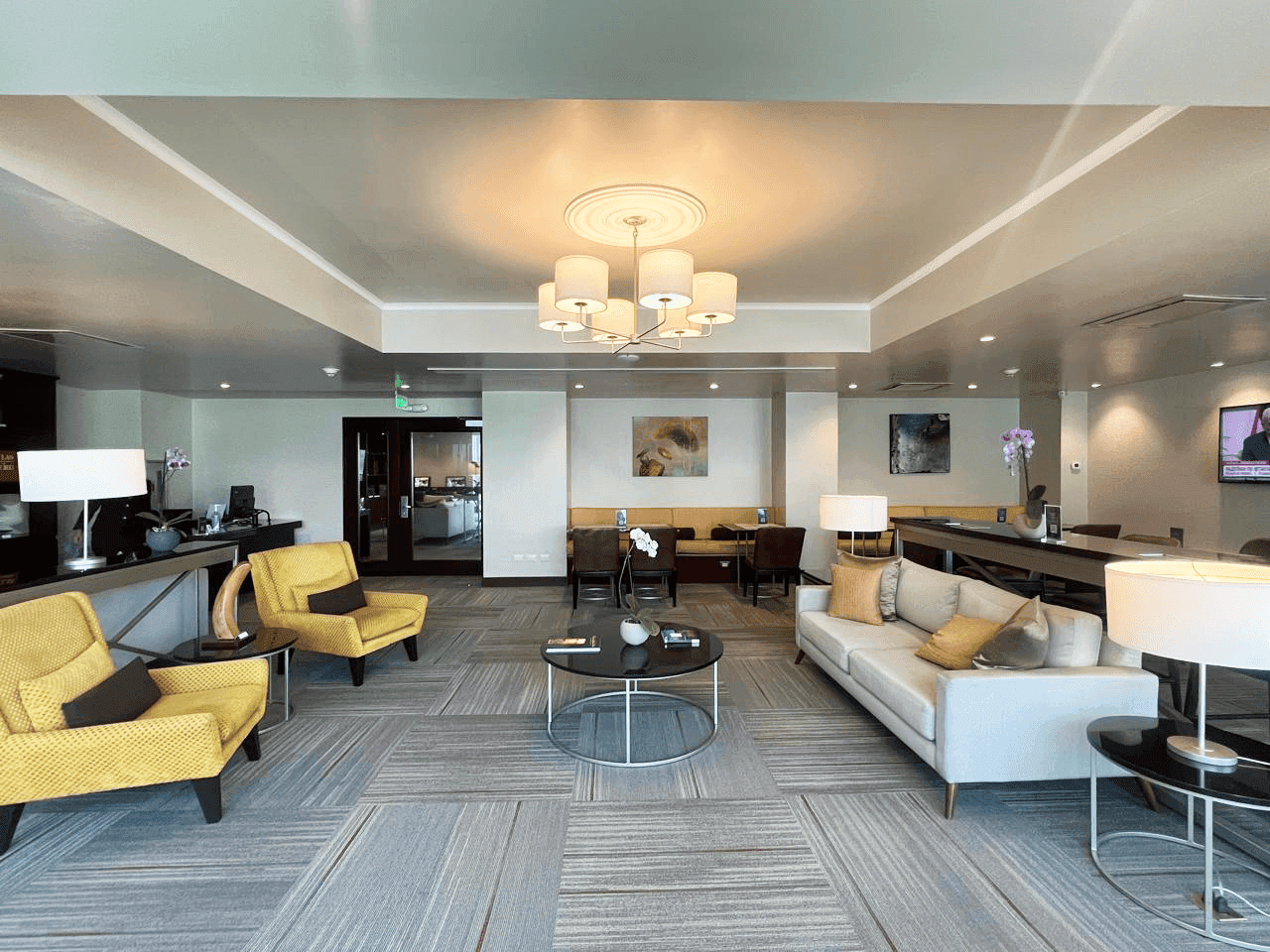 Executive Lounge with plush seating, a workspace, and soft lighting at Hotel Los Delfines & Casino