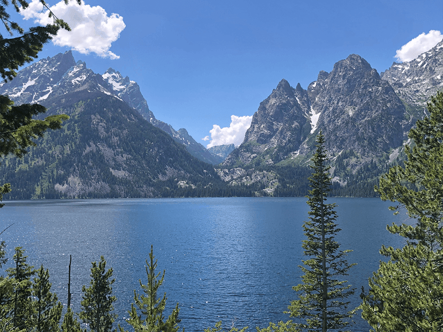 Lake and mountain view in Jenny Lake near Hotel Jackson