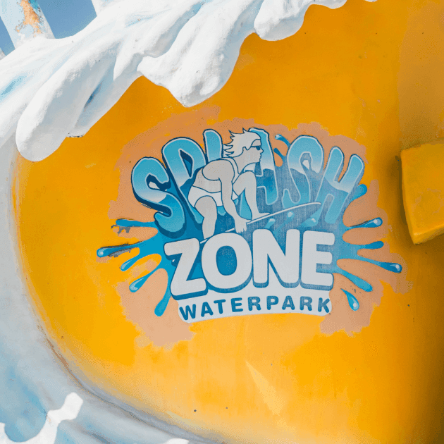 Splash zone waterpark sign