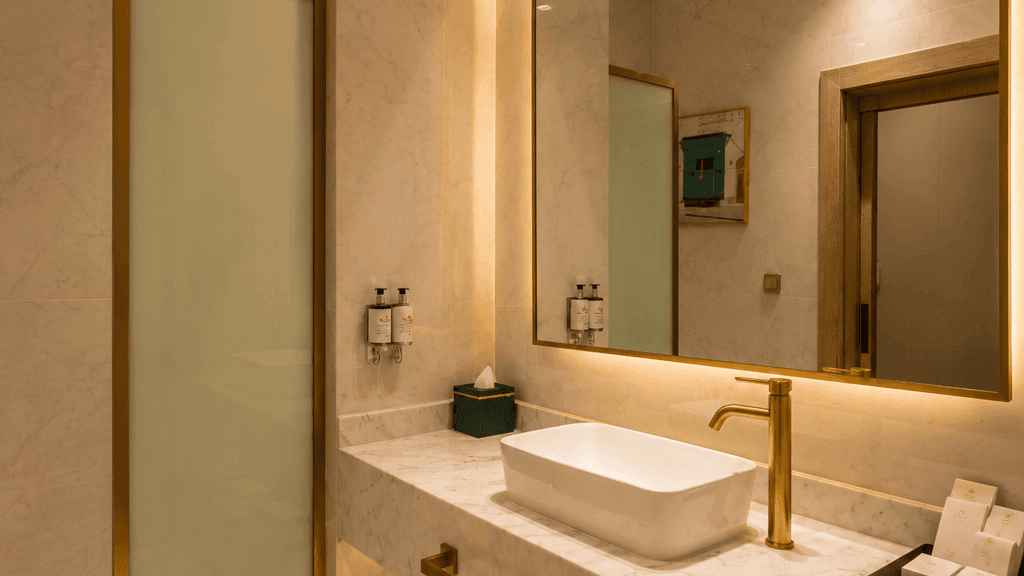 Modern marble vanity with white vessel sink with mirror in Deluxe skyline view at Naviti by Warwick Jeddah 