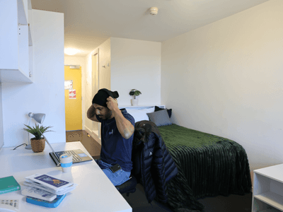 UniLodge Cooper Lodge Studio Premium - Study Desk