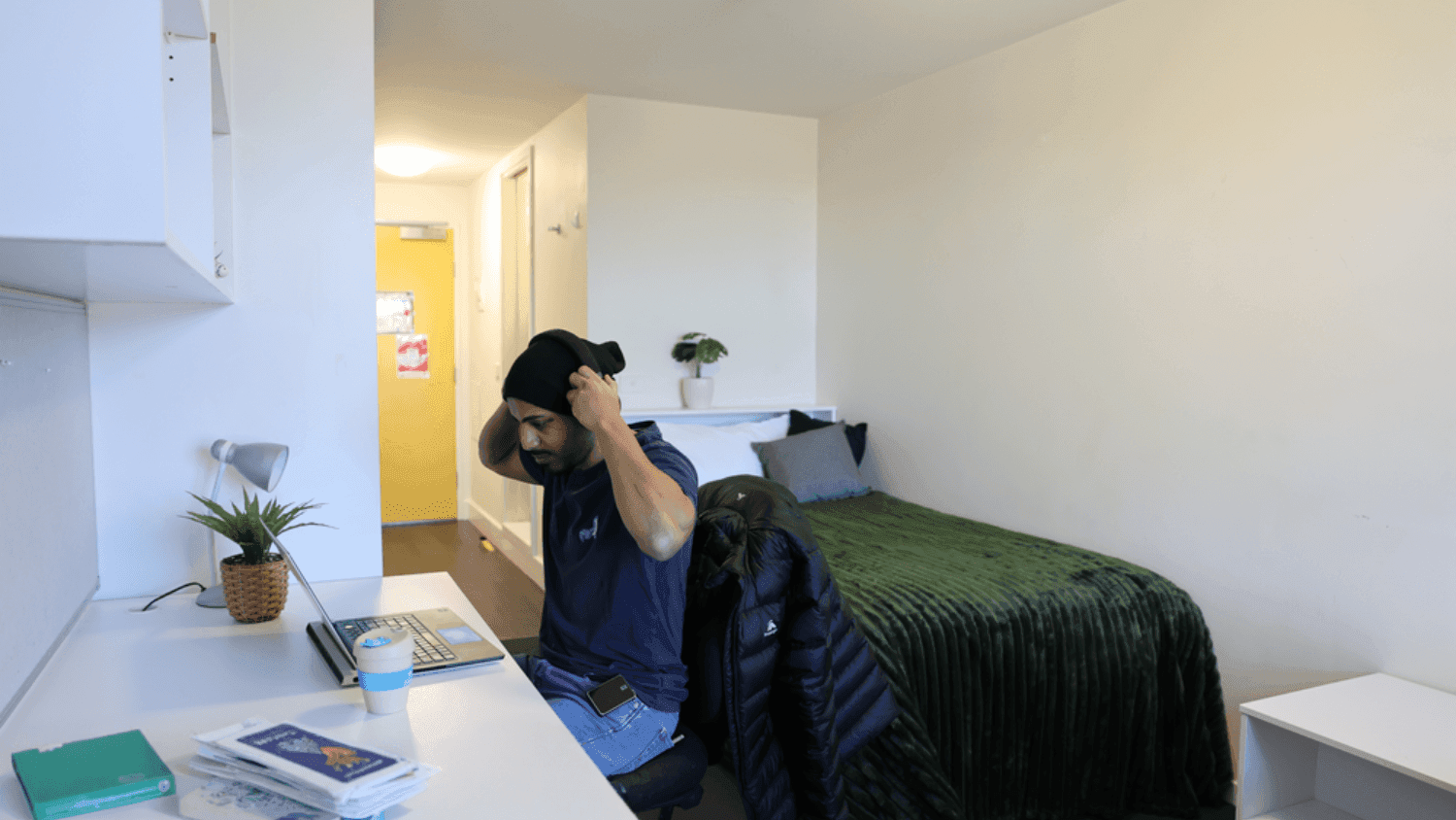 UniLodge Cooper Lodge Studio Premium - Study Desk