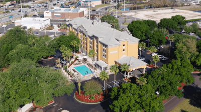Aerial view of the Galleria Palms Hotel, a value hotel near Disney World with free breakfast