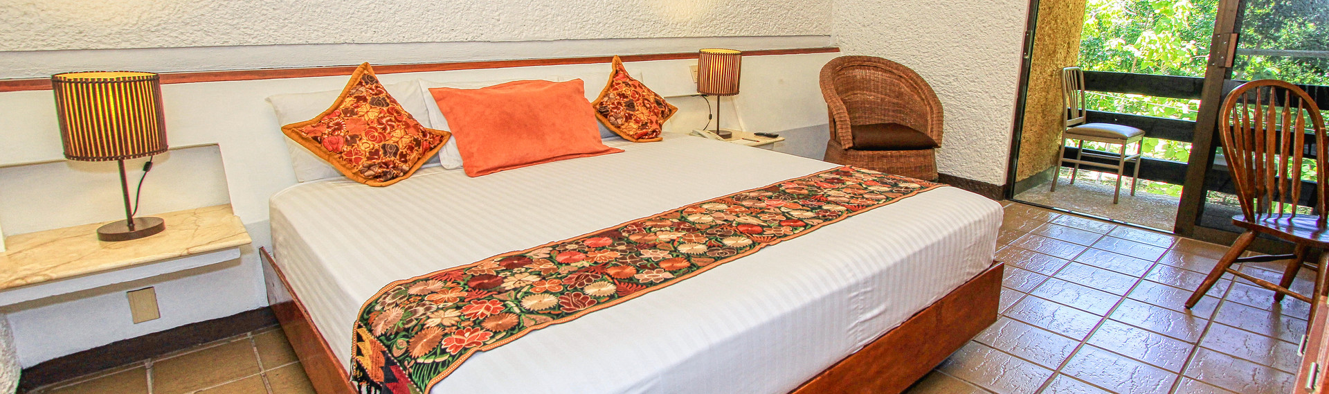 Bedroom arrangement in a room at Ciudad Real Palenque