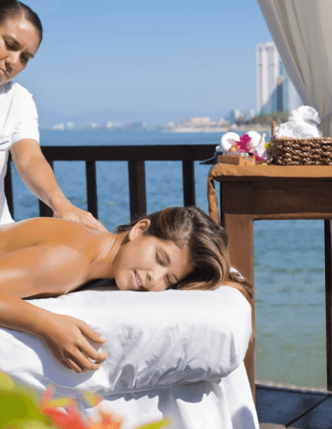 Lady receiving a body massage in Kupuri Spa at Plaza Pelicanos Grand Beach Resort
