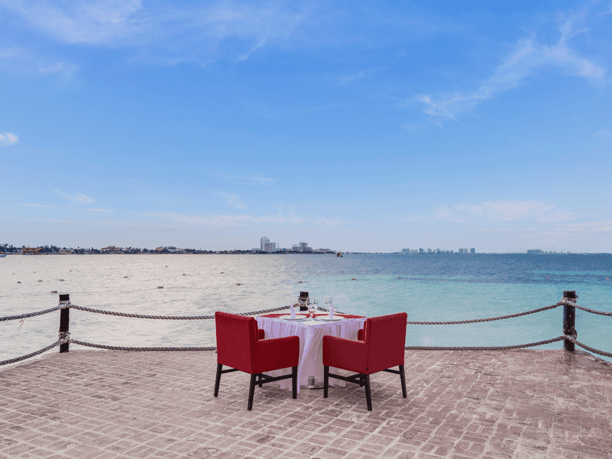 Dining table overlooking the Beach at Fiesta Americana Travelty