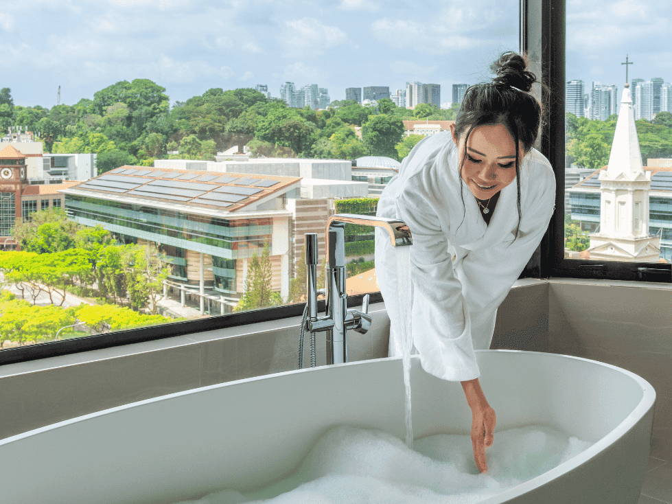 Carlton Hotel Singapore Bathtub