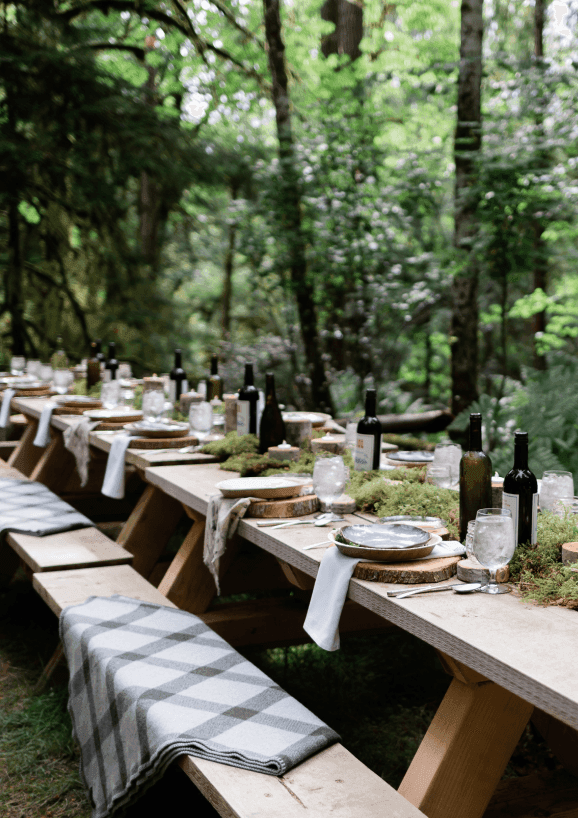 Outdoor dining table arrangements at Alderbrook Resort & Spa