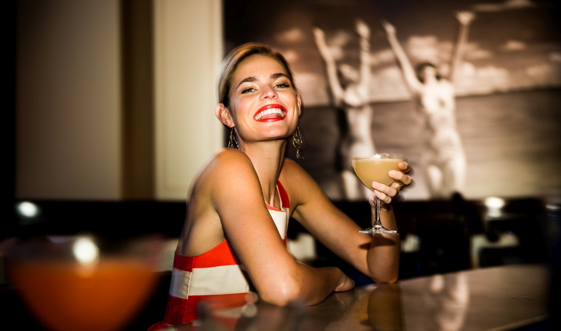 Lady enjoying the cocktail at the bar at Diplomat Beach