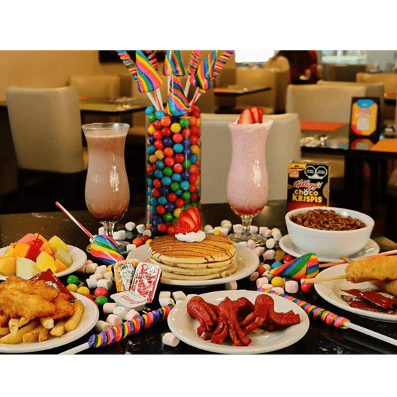 Dulces, frasco de caramelos, bebidas, panqueques y papas fritas en Fonda De Hermosillo de Araiza Hermosillo