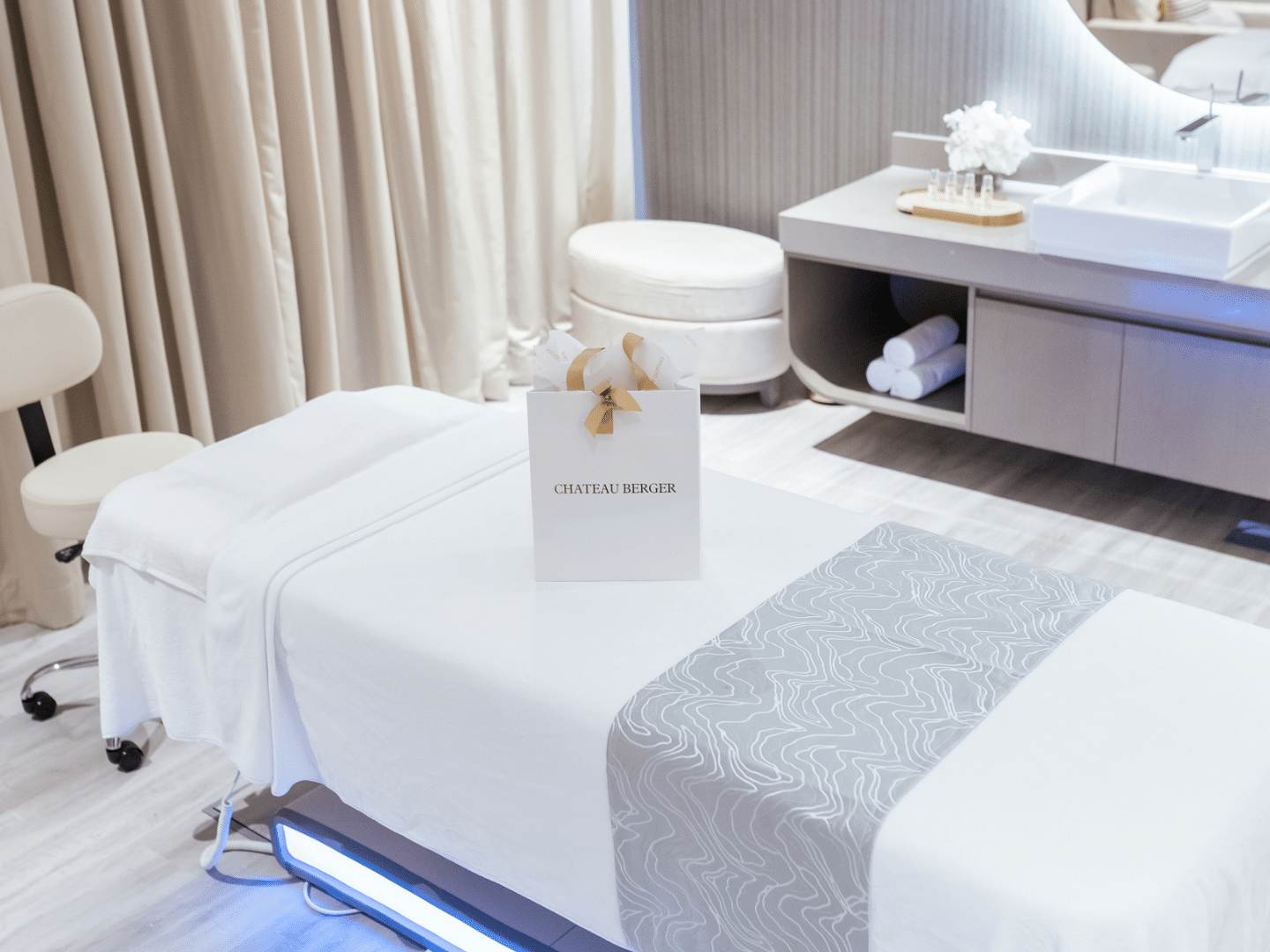 Spa bed, sink, and spa amenities in Pause Spa Château Berger at Paramount Hotel Midtown