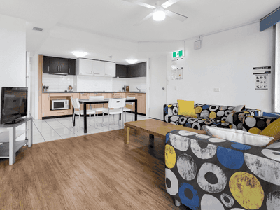 Hive 77 Schonell - TV room