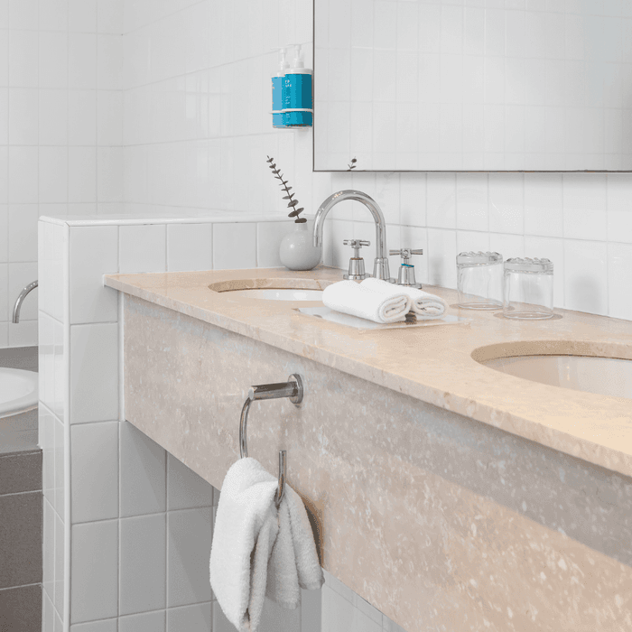 Double basin in Superior Suite