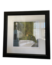 A painting hanging on the wall at Hotel 43