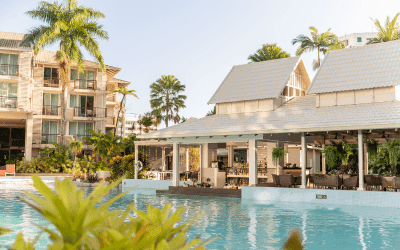 Swim up bar