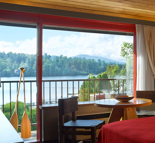 Single Queens Room with balcony  & lake view at High Peaks Resort