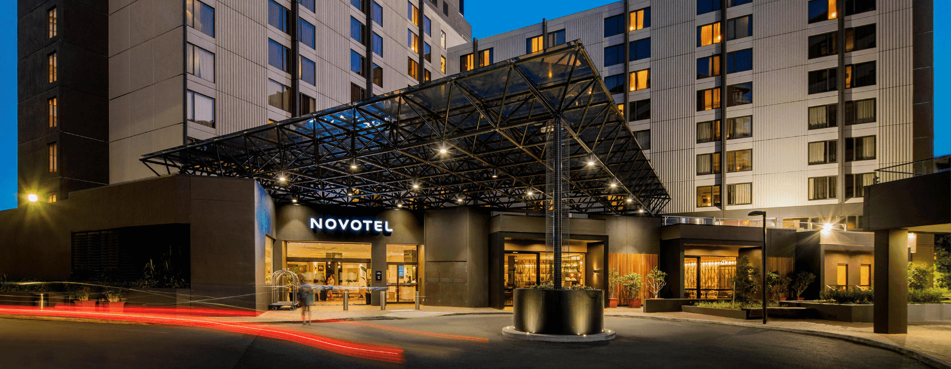 Novotel Sydney International Airport at Night 