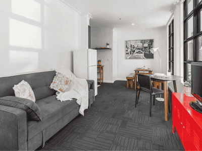 339 Swanston - Living