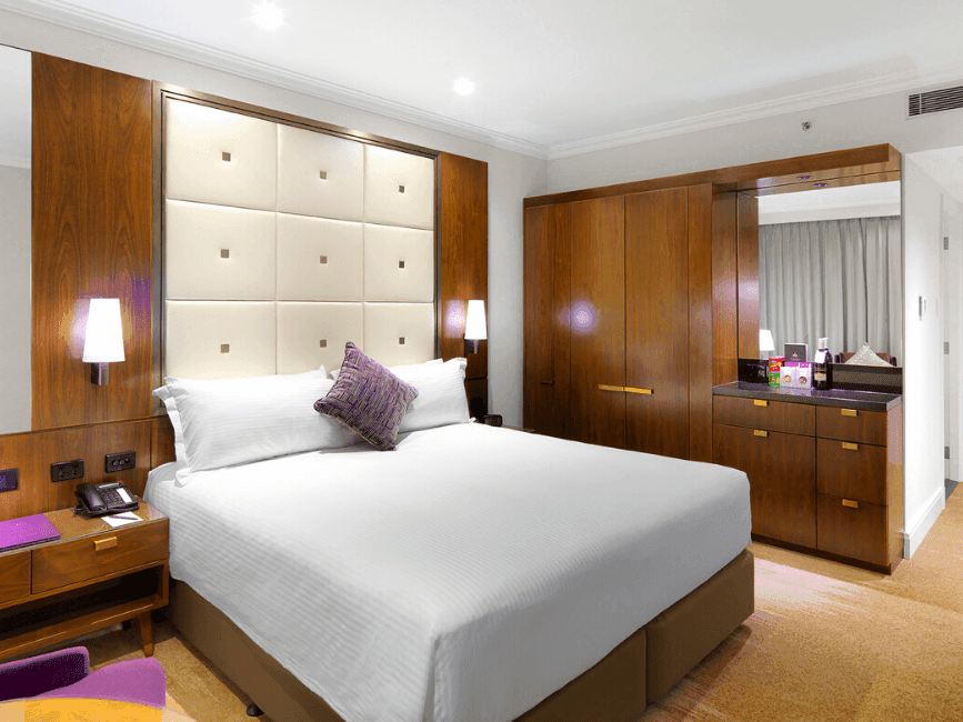 Jamison Club King Room at Amora Hotel