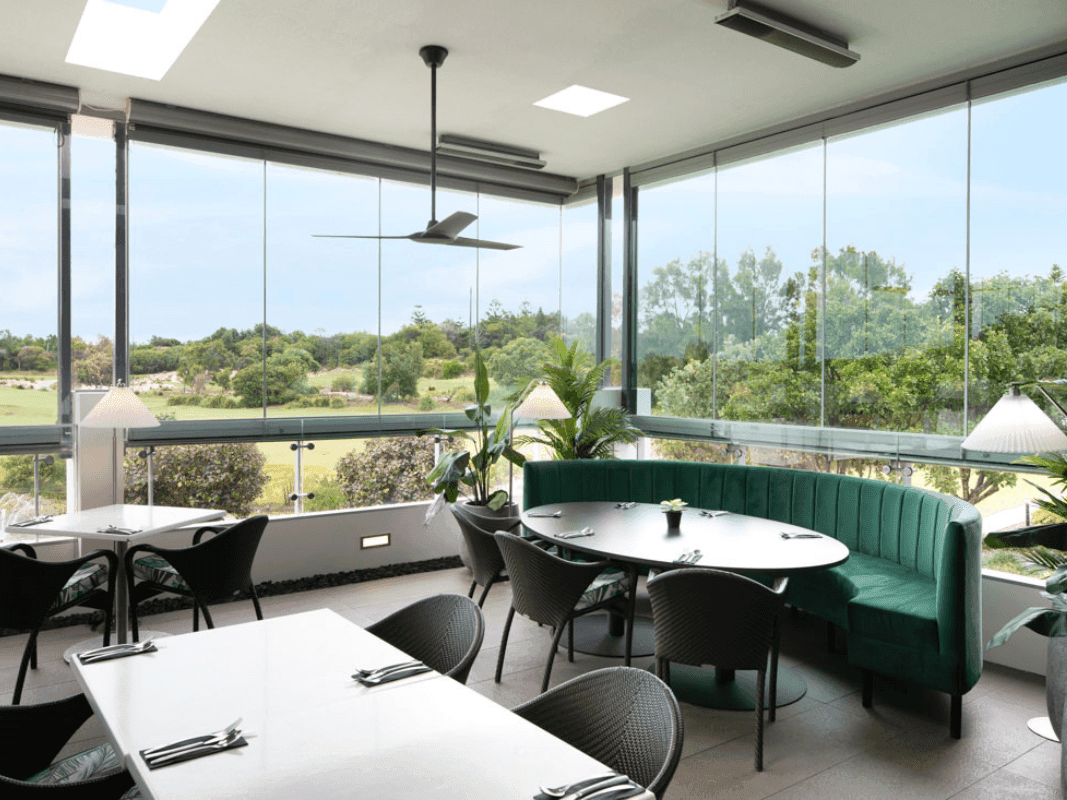 Interior & decor of Barretts Restaurant at Pullman Magenta Shores