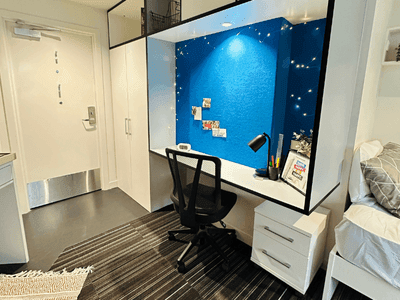 Auckland City Ensuite Premium Room - Desk area for study. 