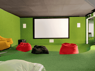 Hive 77 Schonell - Cinema