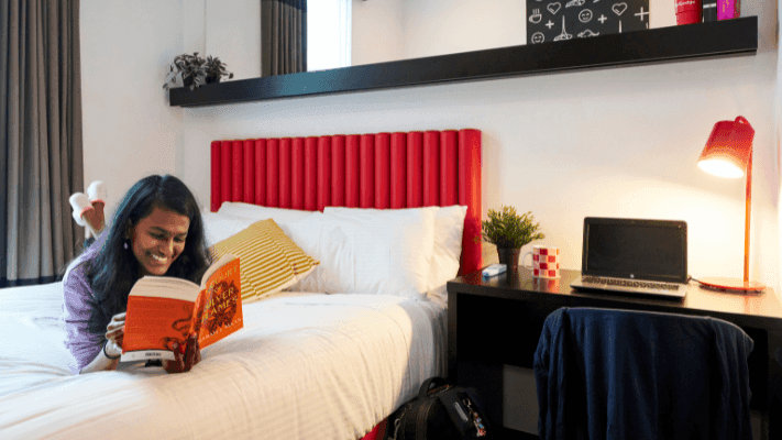 UniLodge Carlton - Ensuite Queen Room 