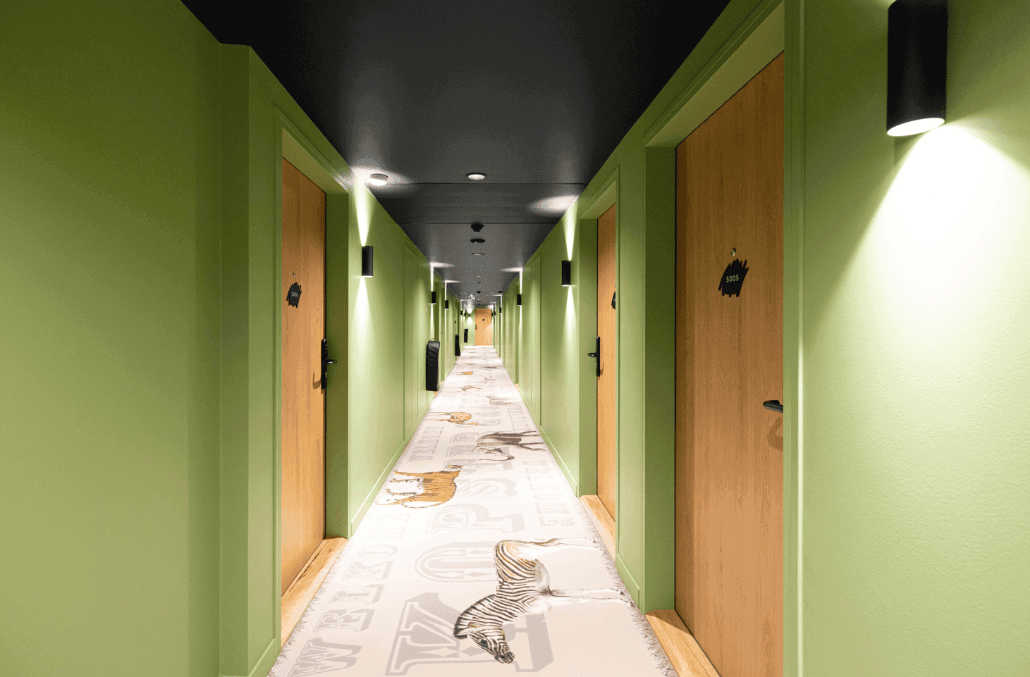 Hallway with green interior at Kopster Hotel Paris Ouest Colombes