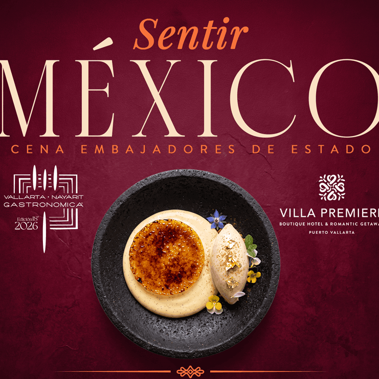 Platillo gourmet de postre con crema brulée y helado presentado en plato negro sobre fondo rojo con texto promocional