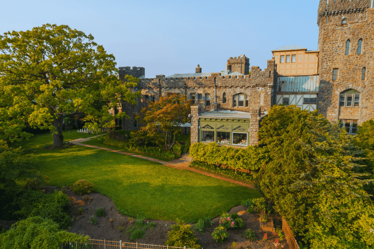 Renovated French Chateau Unites Old World With the New - The New York Times