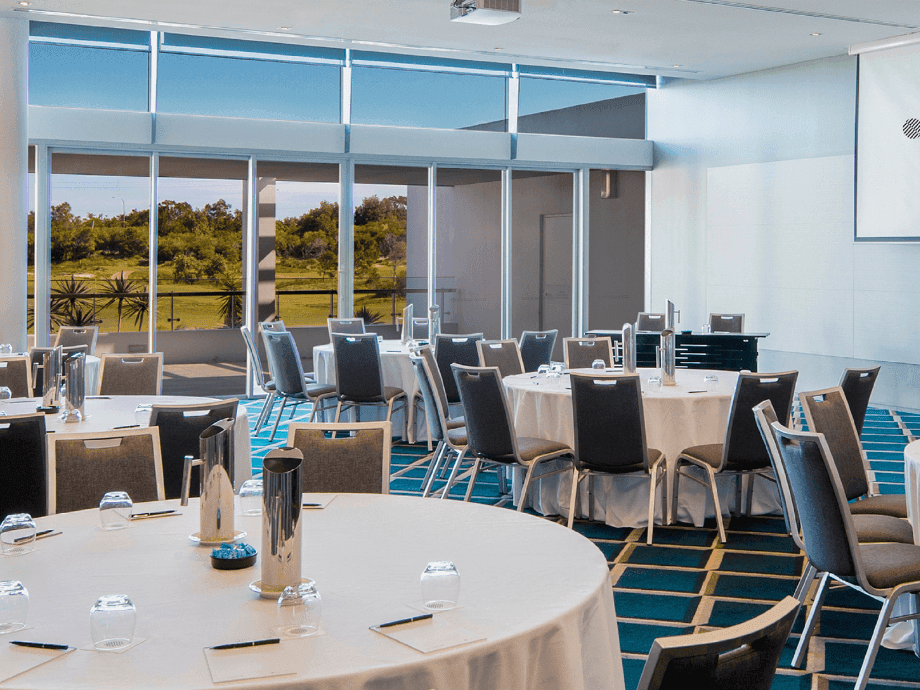 Round meeting tables arranged at Pullman Magenta Shores