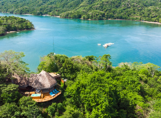 .Aerial view of the hotel & islands at Isla Chiquita Glamping Hotel