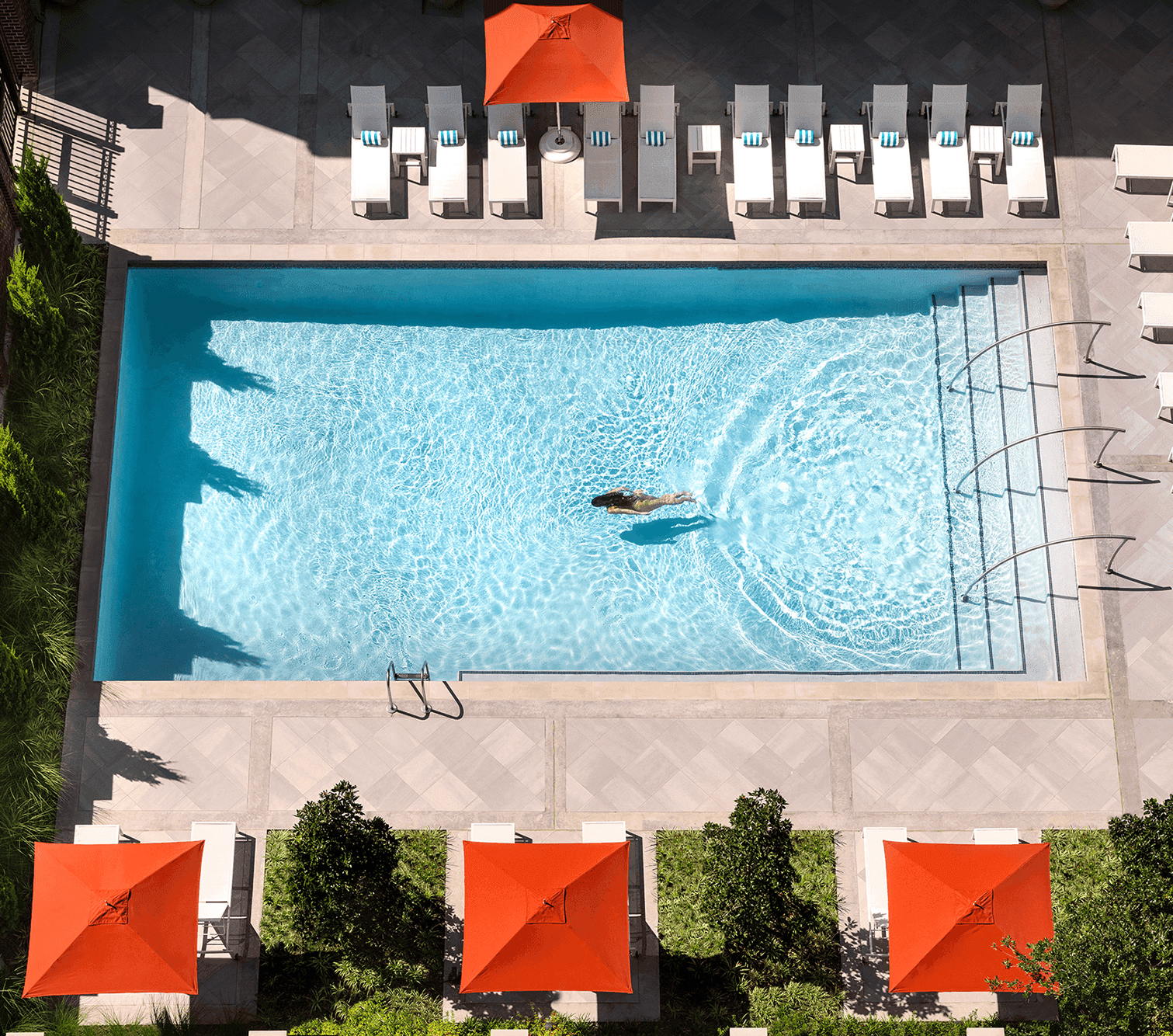 Aerial view of the outdoor pool at Warwick Melrose Dallas