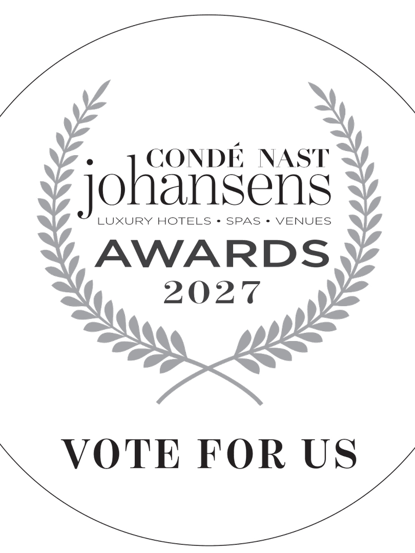 Logo circulaire des Condé Nast Johansens Awards 2027 avec couronne de laurier et mention Vote for us