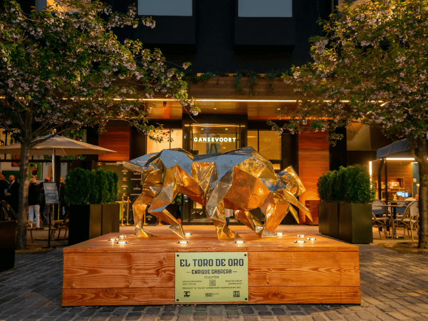toro de oro sculpture