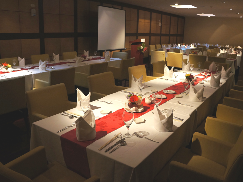 Dining setup in a Waves Wooden Area at Palau Royal Resort