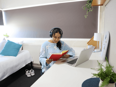 UniLodge Campus West - Gurubun- Study Desk & Room