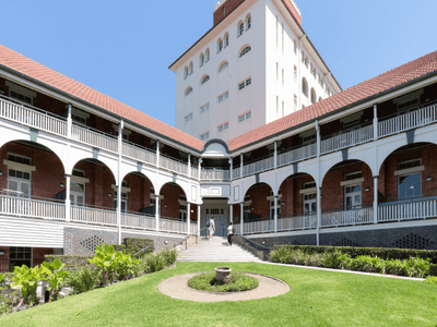 UniLodge Herston Student Accommodation - Courtyard