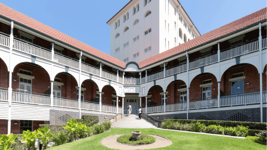 UniLodge Herston Student Accommodation - Courtyard